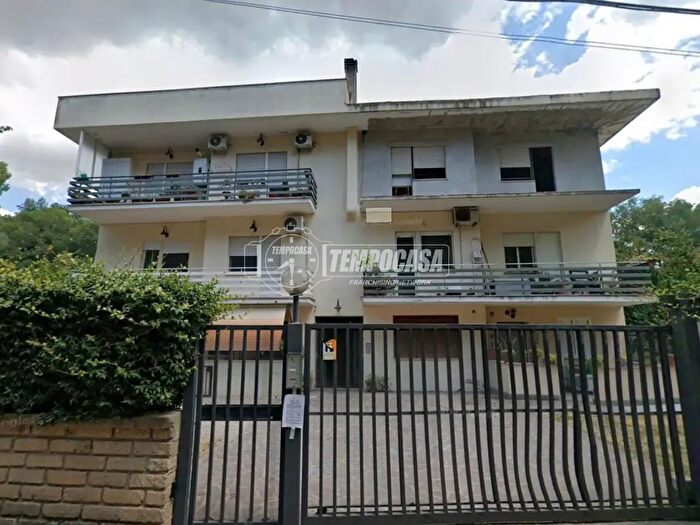 Appartamento bilocale in vendita in Via Lezzeno, Roma