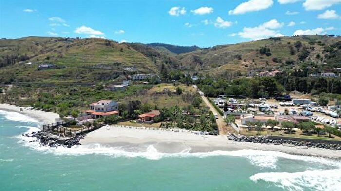 Casa con 6 locali in vendita in Messina