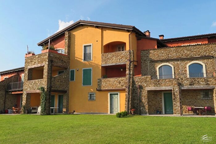 Casa con 6 locali in vendita in Aulla