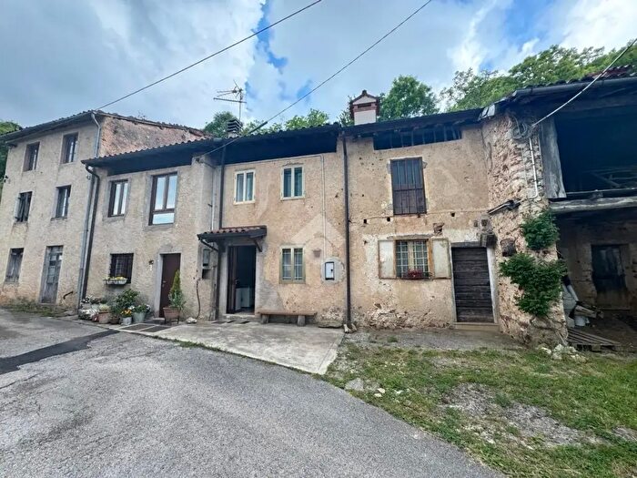 Casa con 5 locali in vendita in Contrà Contrà Geccheletti, Schio