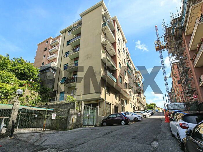 Appartamento con 6 locali in vendita in Via Donaver, Genova