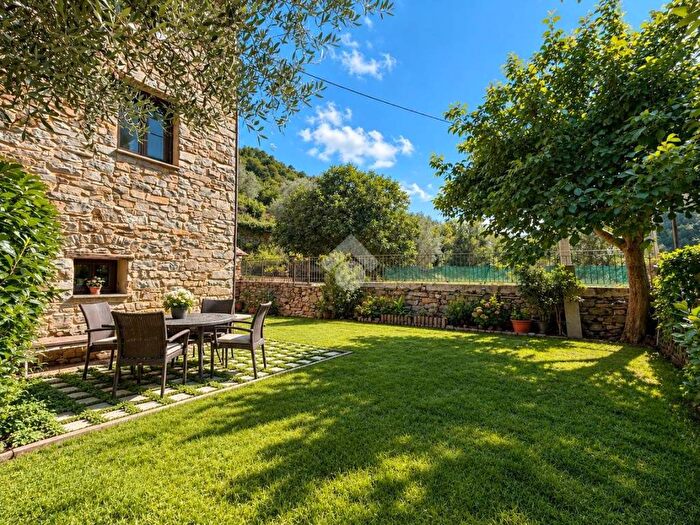 Casa trilocale in vendita in Strada Santuario Acquasanta, Montalto Carpasio