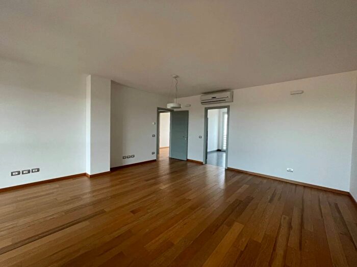 Appartamento quadrilocale in vendita in Modena