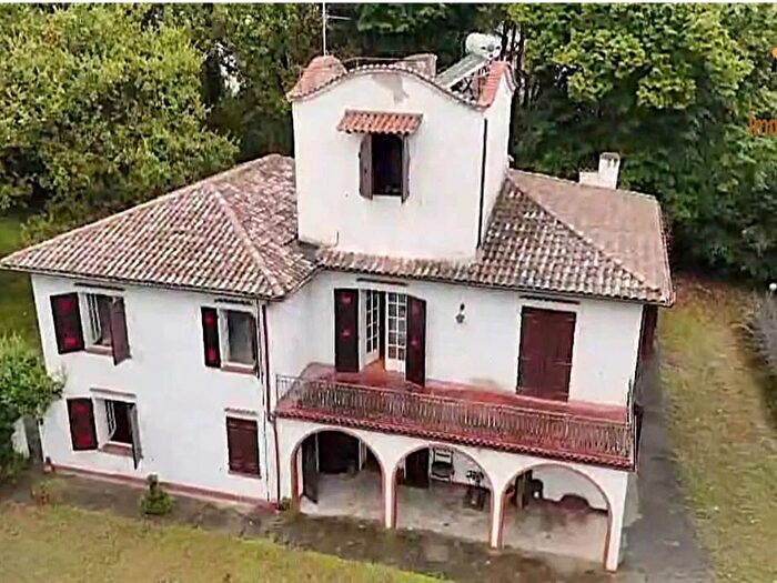 Casa con 14 locali in vendita in Viale della Repubblica, Meldola