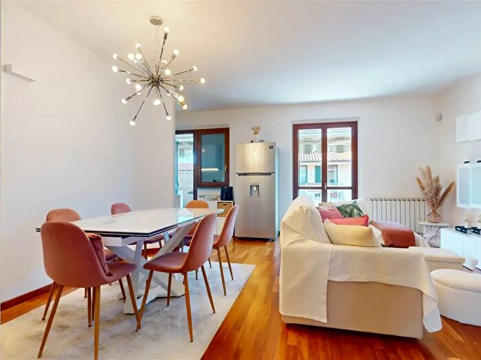 Appartamento con 6 locali in vendita in Viareggio