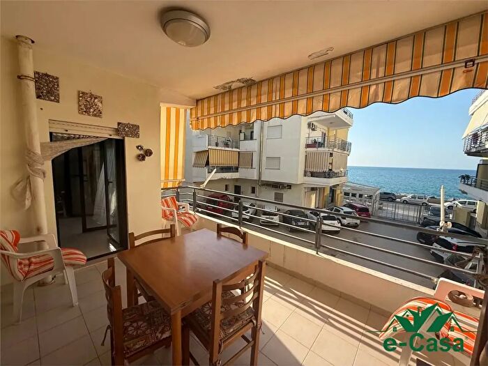 Appartamento quadrilocale in vendita in Lungo Mare Nauloco, Spadafora