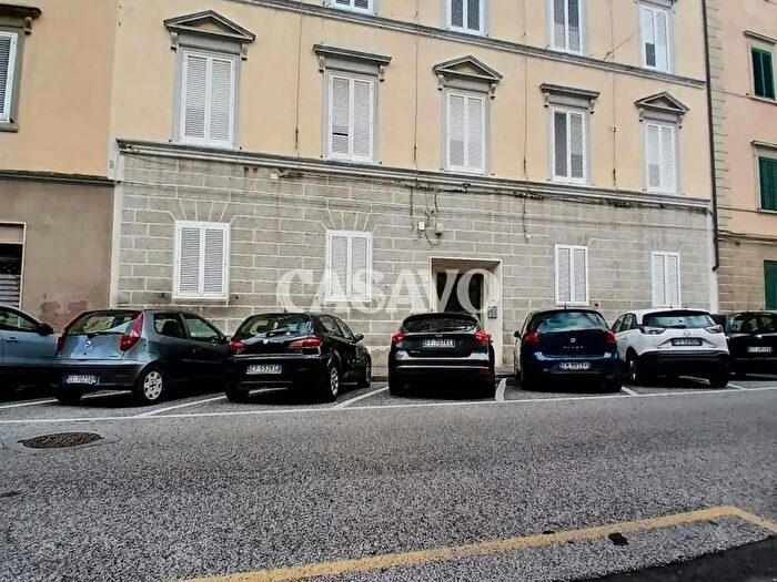 Appartamento con 7 locali in vendita in Via Pietro Paoli, Livorno