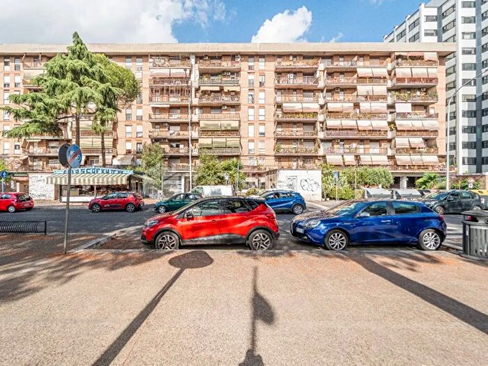 Appartamento quadrilocale in vendita in Viale Antonio Ciamarra, Roma