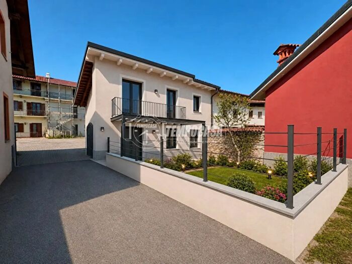Appartamento trilocale in vendita in Via Vesignano Via Don Michele Cavaletto, Rivarolo Canavese