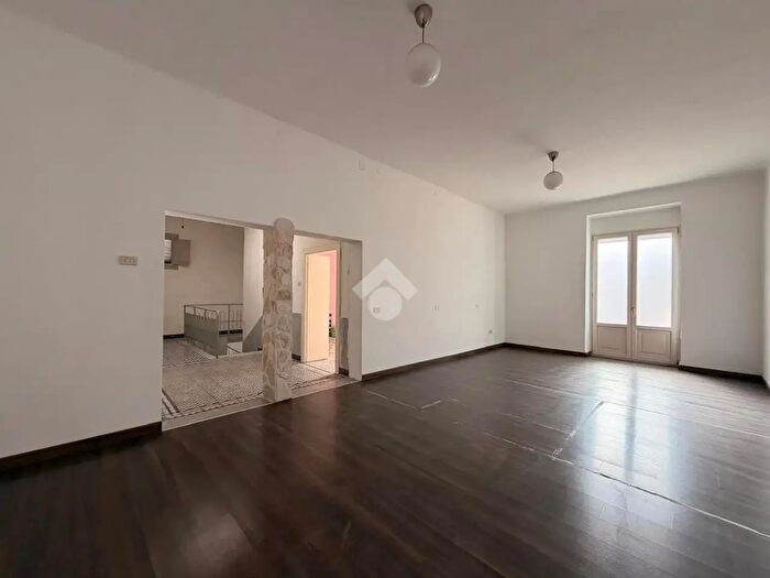 Casa con 9 locali in vendita in Santeramo In Colle