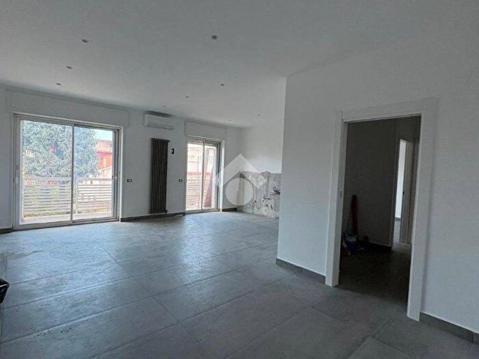 Appartamento trilocale in affitto in Via Luigi Settembrini, Afragola