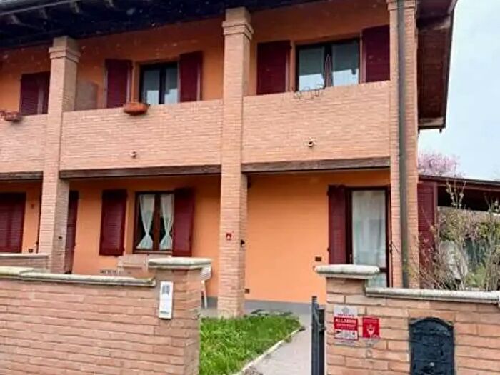 Casa con 6 locali in vendita in Cento