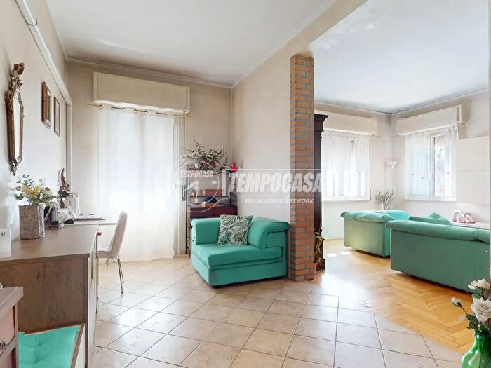 Appartamento trilocale in vendita in Viale Oslavia, Mantova