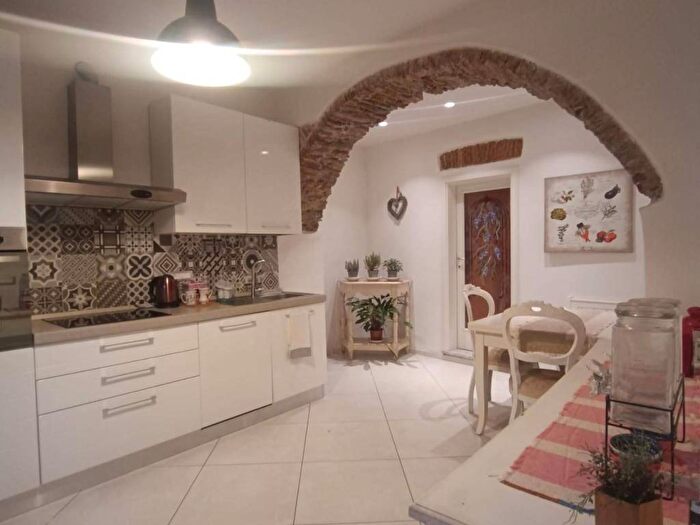 Casa con 5 locali in affitto in Via dei Colli, Centro, Massa