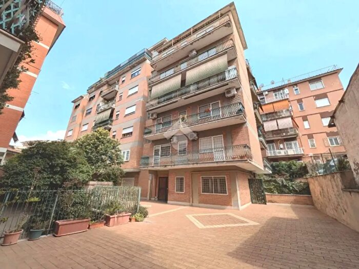 Appartamento trilocale in vendita in Via S Francesco d'Assisi, Ciampino