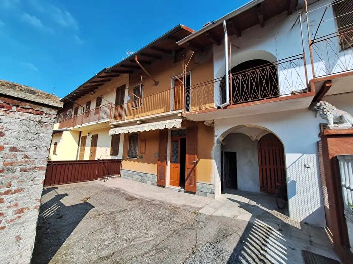 Casa bilocale in vendita in Via Vittorio Veneto, Prarolo
