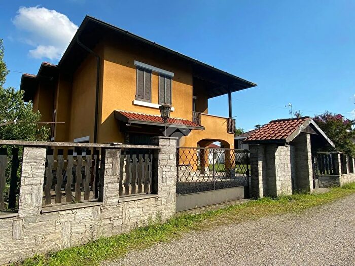 Casa con 5 locali in vendita in Via Torino, Samarate