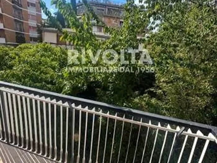 Appartamento trilocale in affitto in Via Guido Banti, Roma