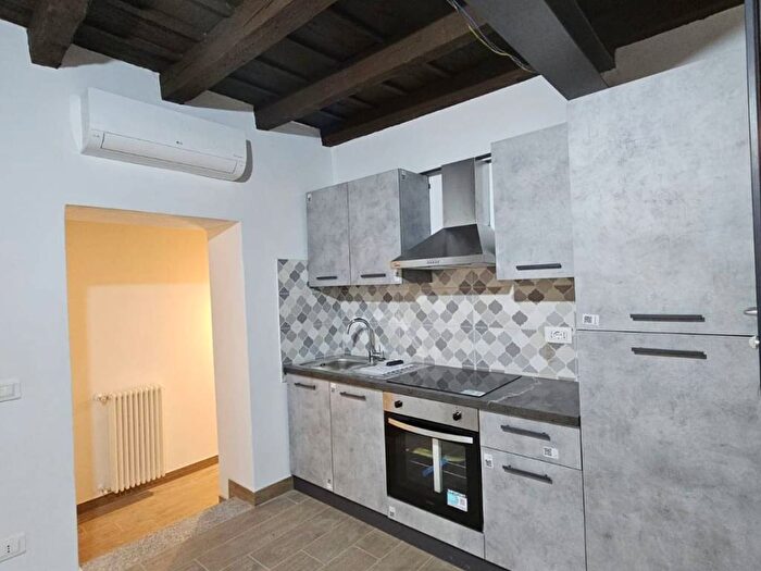 Appartamento quadrilocale in affitto in Via Teodolinda, Centro Storico, Pavia