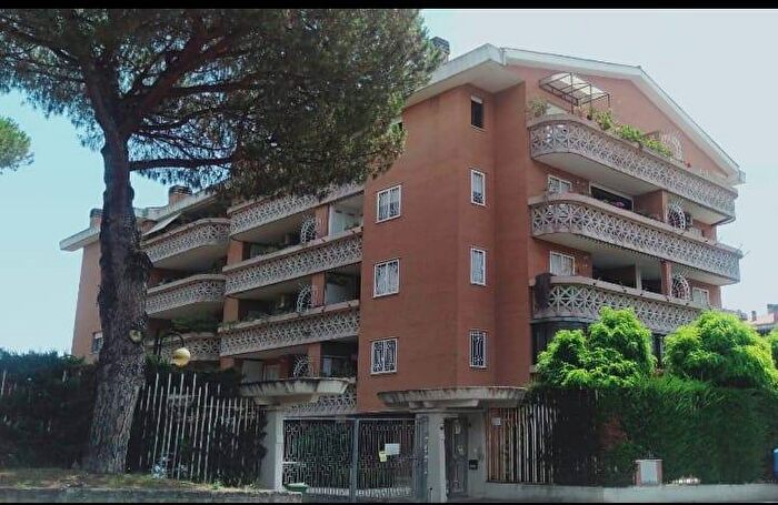 Appartamento trilocale in affitto in Via Raffaele Conforti, Aurelio Val Cannuta, Roma