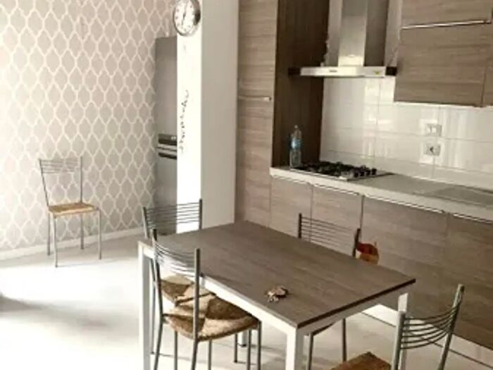 Appartamento trilocale in affitto in Via Breguzzo, Milano