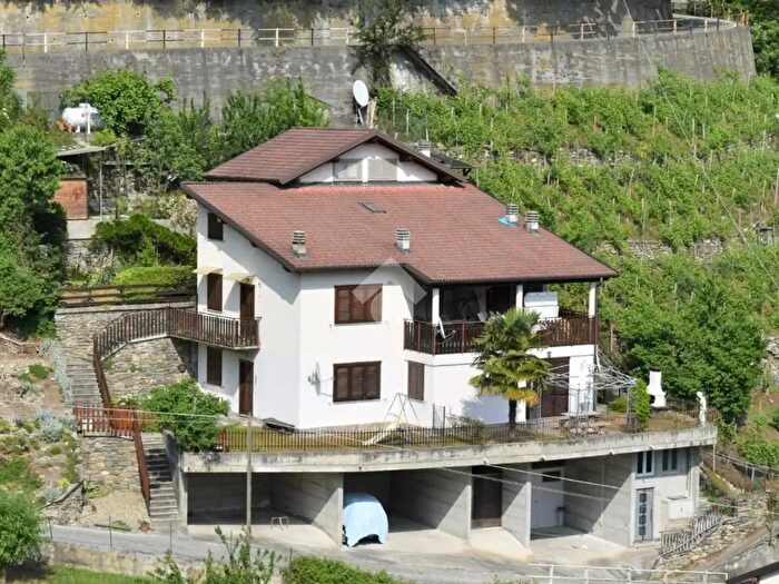 Appartamento trilocale in affitto in Via per La Ceca, Berbenno Di Valtellina