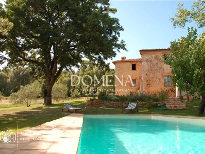 Casa con 10 locali in vendita in Monteriggioni