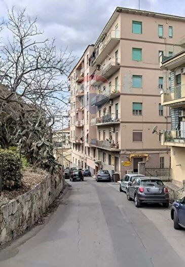 Appartamento con 6 locali in vendita in Via Senatore dAntona, Caltanissetta
