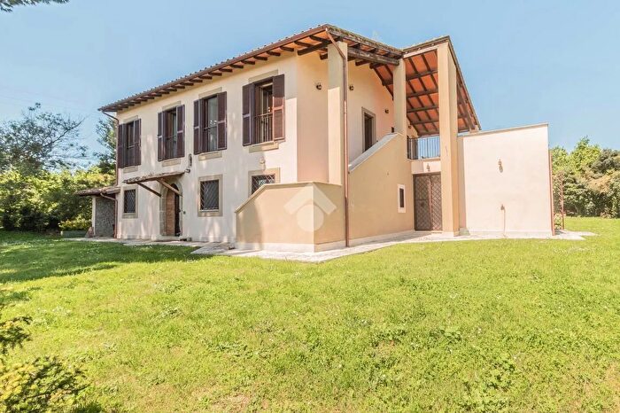 Casa con 10 locali in vendita in Località Oriano, Capranica