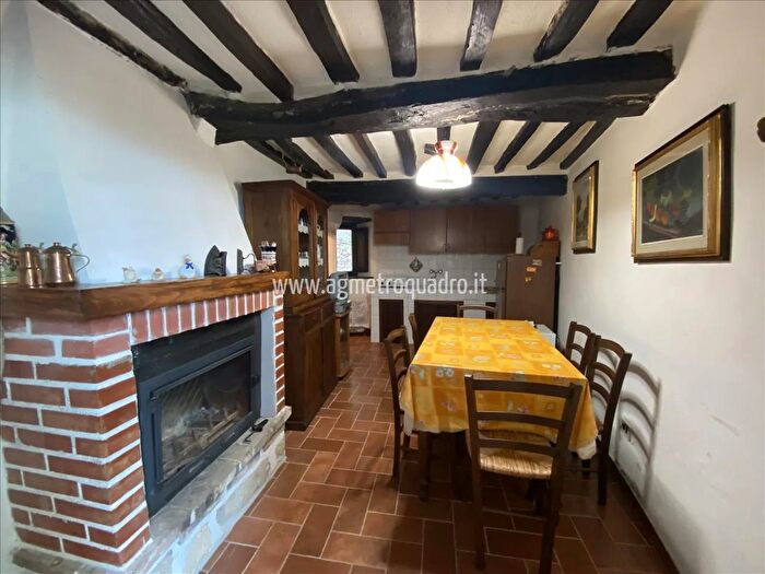 Casa con 5 locali in vendita in Sarteano