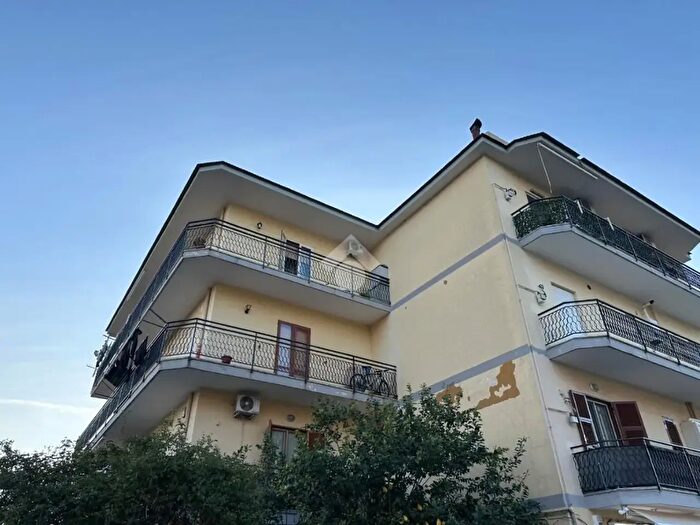 Appartamento trilocale in vendita in Via Bartolo Longo, Napoli