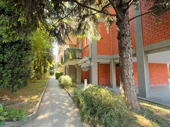 Appartamento quadrilocale in vendita in Via Tittoni, Desio