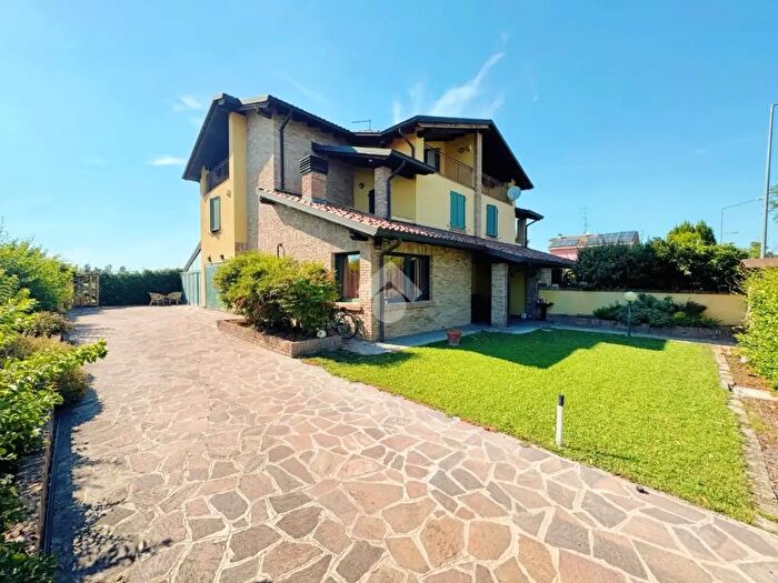 Casa quadrilocale in vendita in Via E De Nicola, Sorbolo Mezzani