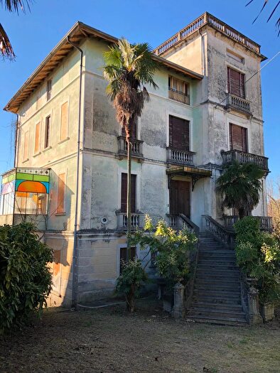 Casa con 10 locali in vendita in Verbania