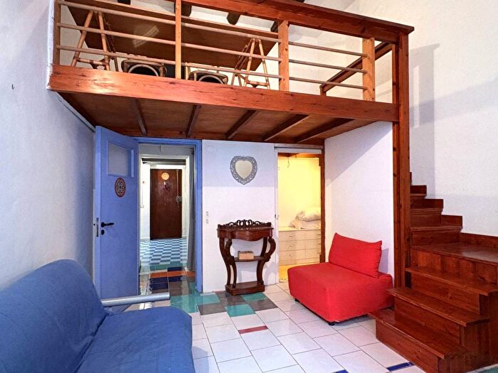 Appartamento trilocale in affitto in Via San Paolo, Centro Storico, Napoli