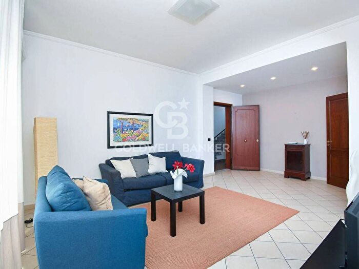 Appartamento trilocale in affitto in Via Vitaliano Brancati, Centro, Aci Castello