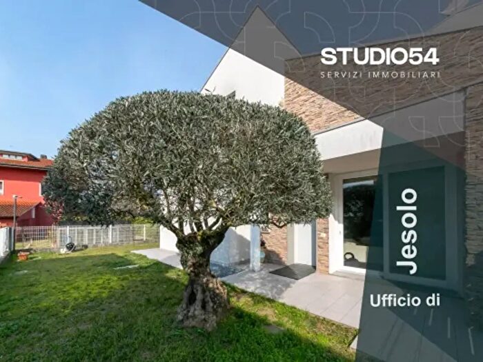 Casa quadrilocale in vendita in Via Natalia Ginzburg, Jesolo