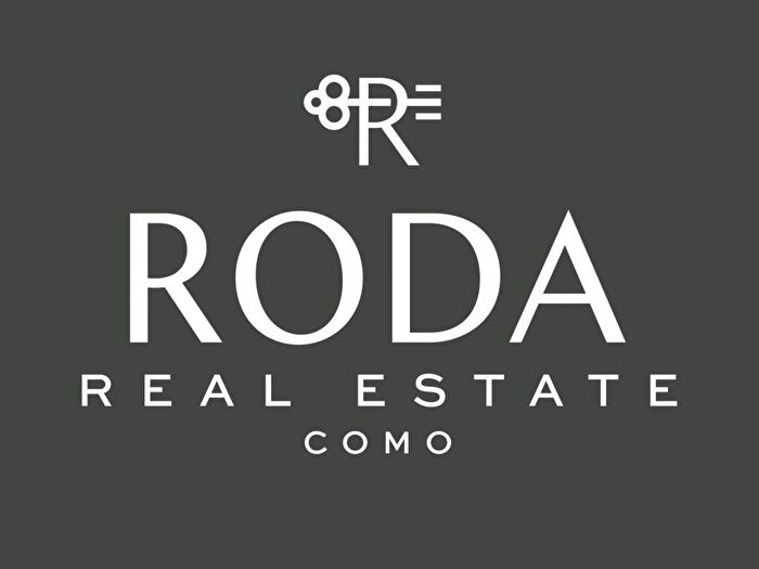 Appartamento quadrilocale in affitto in Via Mugiasca, Borghi, Como