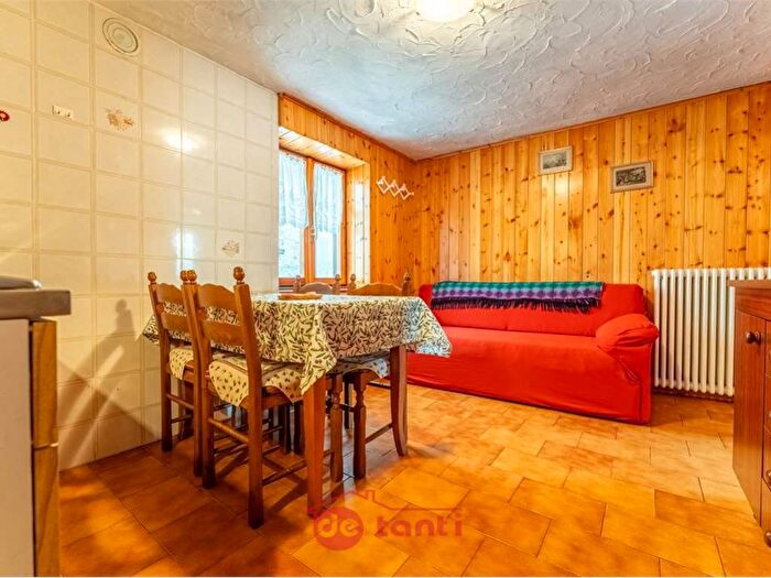 Appartamento trilocale in affitto in via Pietra, Centro, Campodolcino