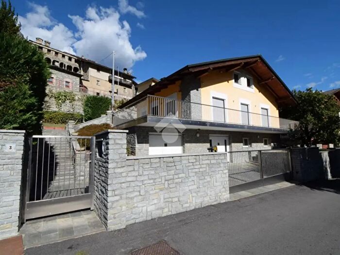 Casa con 6 locali in vendita in Strada Pissin Dessous, Chatillon