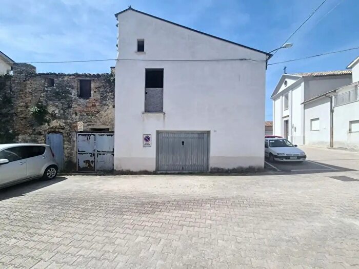 Casa con 8 locali in vendita in Via Vico San Pantaleone, Frisa