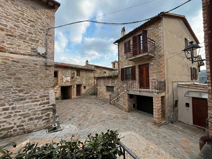 Appartamento bilocale in vendita in Piazza del Castello, Bevagna