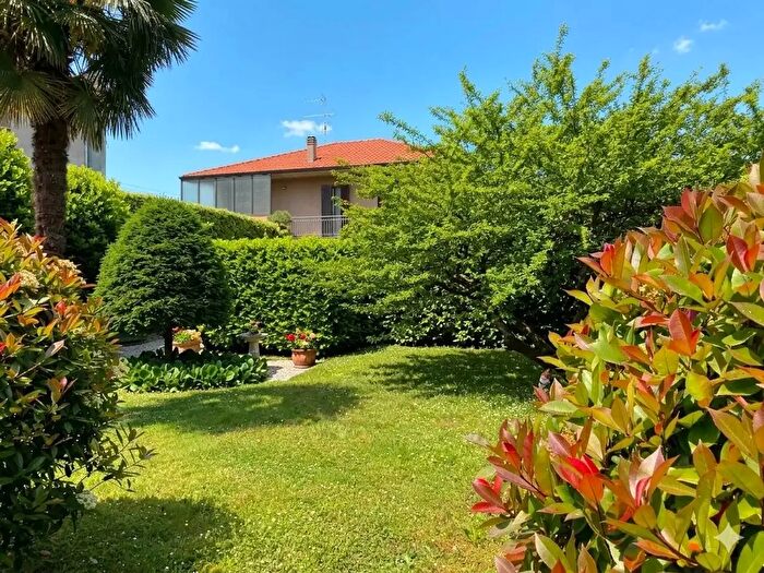 Casa con 5 locali in vendita in Corso Milano, Limbiate