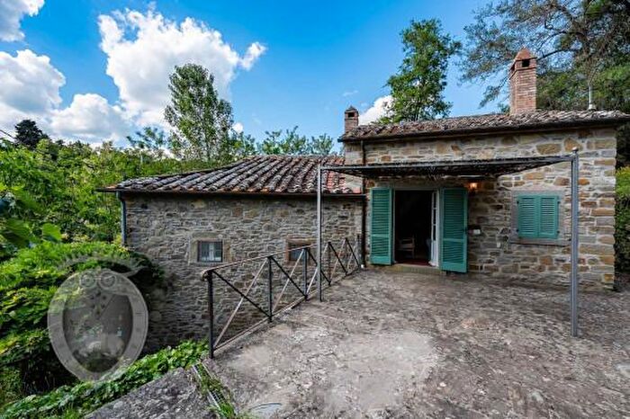 Casa con 6 locali in vendita in Strada Provinciale Val di Pierle, Cortona