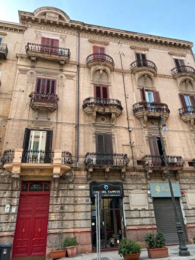Appartamento quadrilocale in affitto in Via Cavour, Palermo