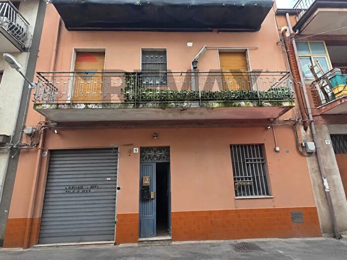 Appartamento trilocale in vendita in Via Genova, San Giovanni La Punta