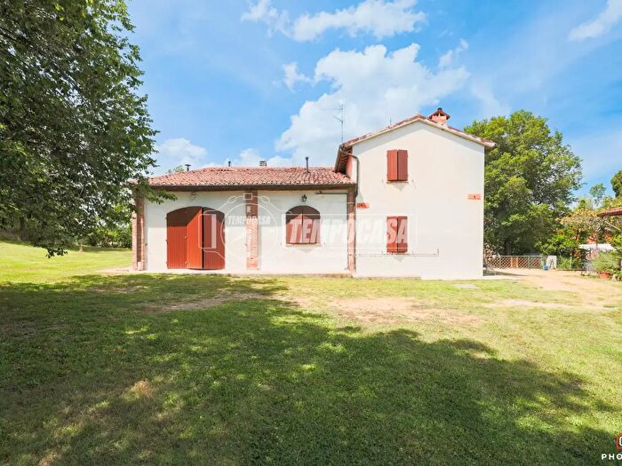 Casa con 10 locali in vendita in Via Suore, Imola