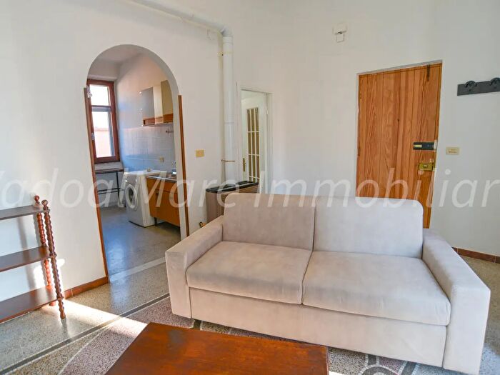 Appartamento trilocale in affitto in Via Madonnetta, Vado Ligure