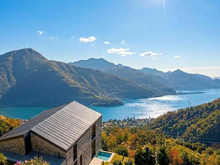 Casa con 6 locali in vendita in Gravedona ed Uniti