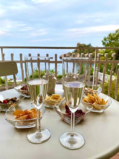 Appartamento trilocale in affitto in Via Nazionale, Taormina